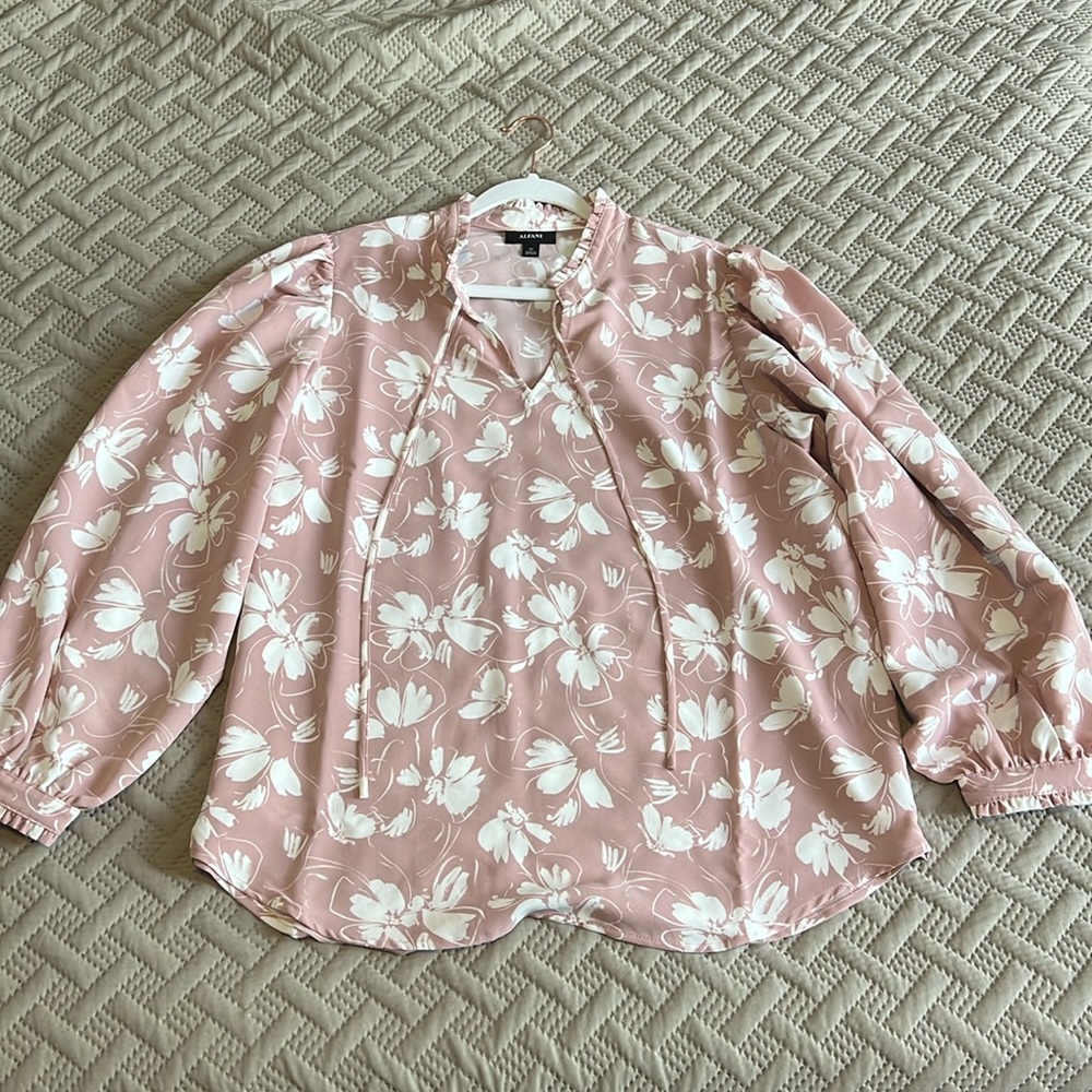 Alfani Women’s Ruffled Tie Neck Pink and White Blouse XL